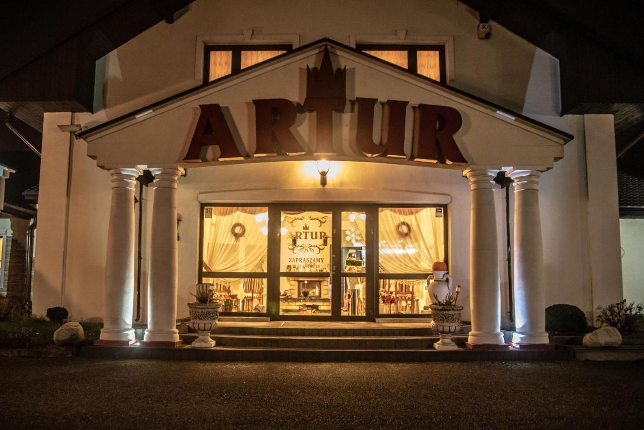Artur 3*
